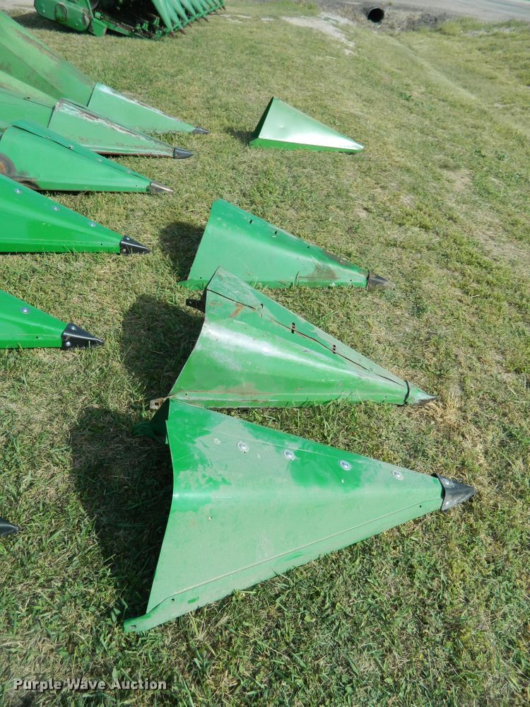 image for item DB4985 1983 John Deere 853A all-crop head