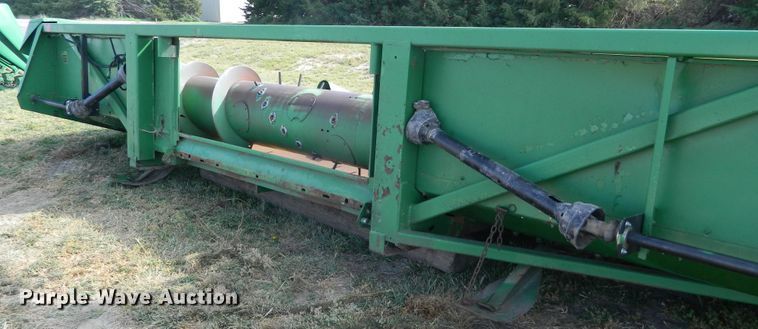 image for item DB4985 1983 John Deere 853A all-crop head