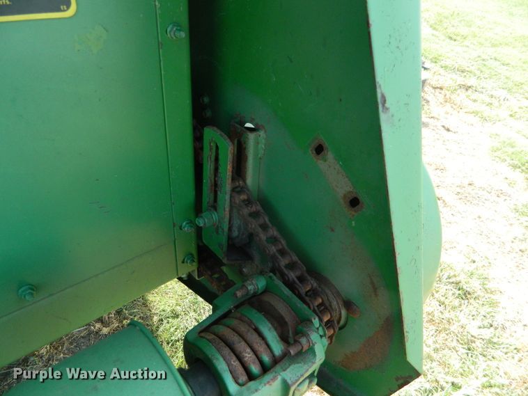 image for item DB4985 1983 John Deere 853A all-crop head