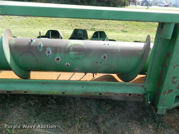 image for item DB4985 1983 John Deere 853A all-crop head