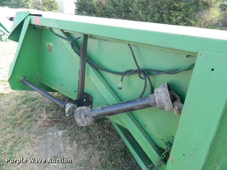 image for item DB4985 1983 John Deere 853A all-crop head