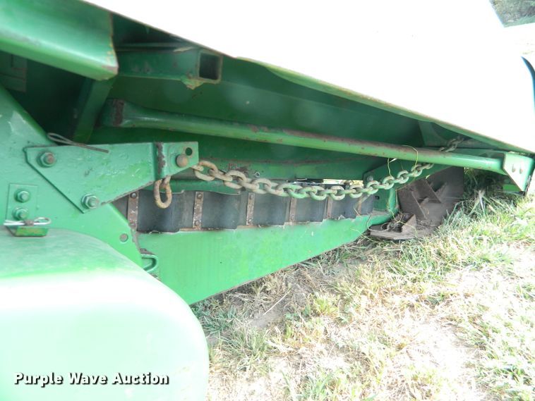 image for item DB4985 1983 John Deere 853A all-crop head