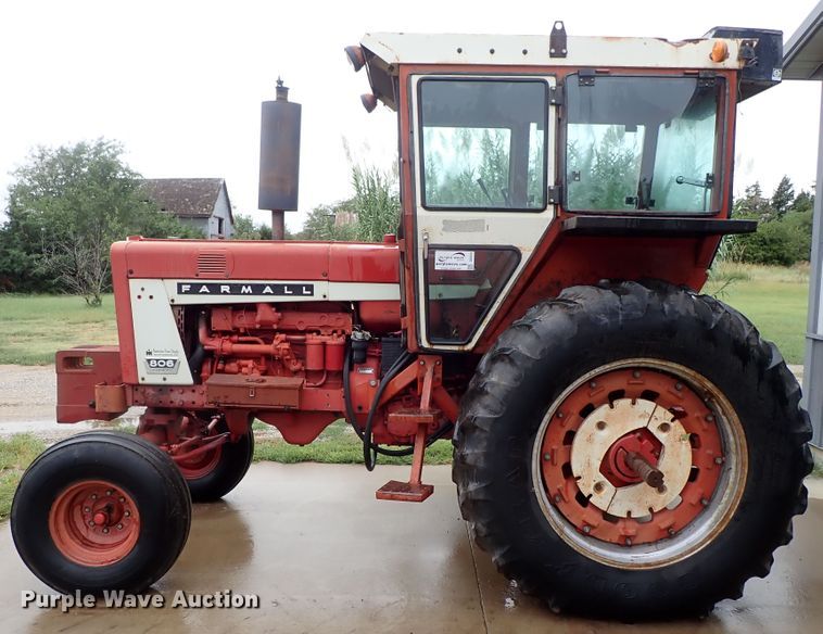 image for item DB7675 1967 Farmall 806 tractor