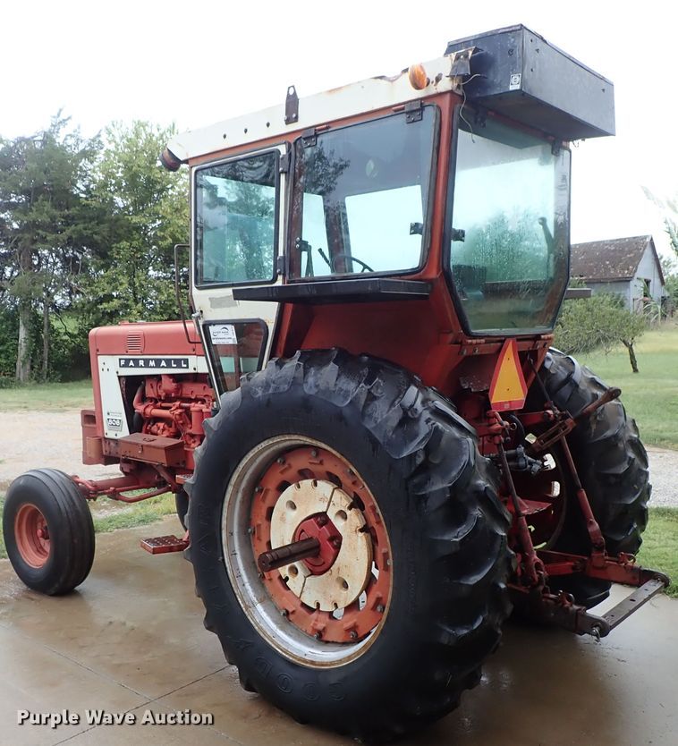 image for item DB7675 1967 Farmall 806 tractor