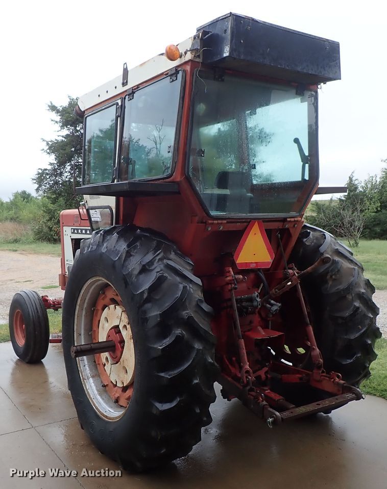 image for item DB7675 1967 Farmall 806 tractor