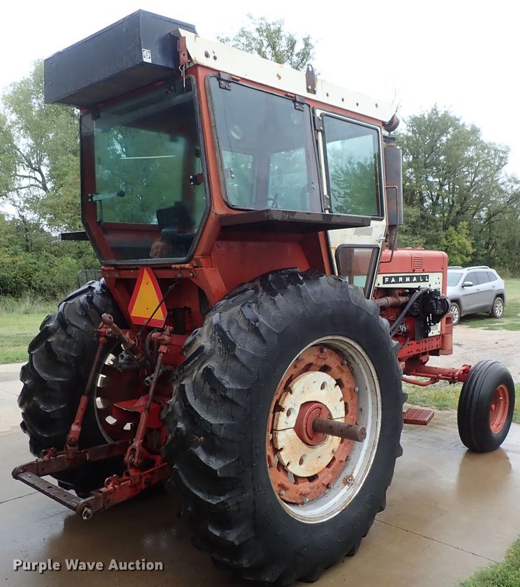 image for item DB7675 1967 Farmall 806 tractor