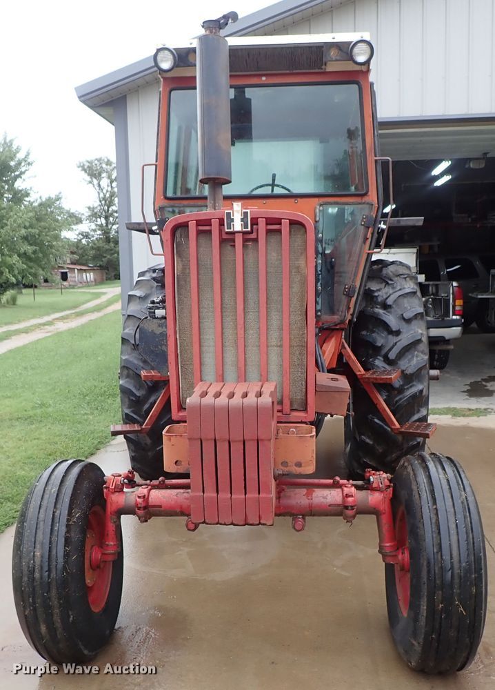 image for item DB7675 1967 Farmall 806 tractor