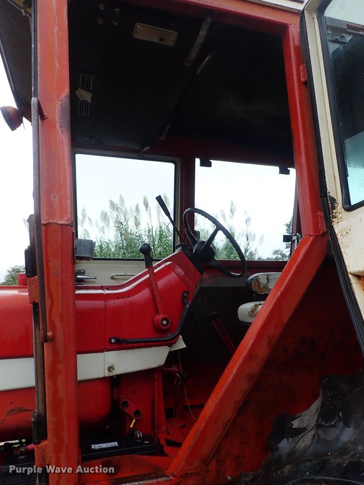 image for item DB7675 1967 Farmall 806 tractor