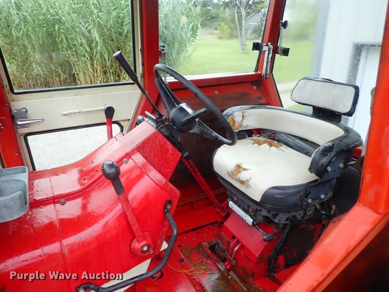 image for item DB7675 1967 Farmall 806 tractor