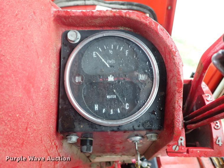 image for item DB7675 1967 Farmall 806 tractor
