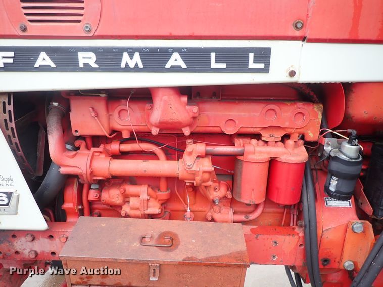 image for item DB7675 1967 Farmall 806 tractor