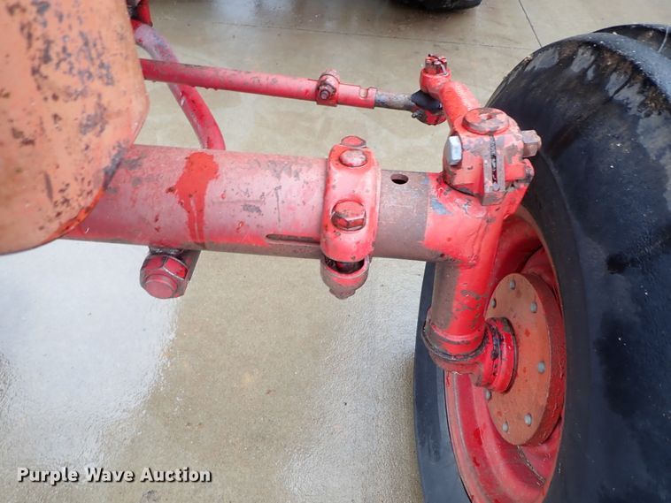 image for item DB7675 1967 Farmall 806 tractor