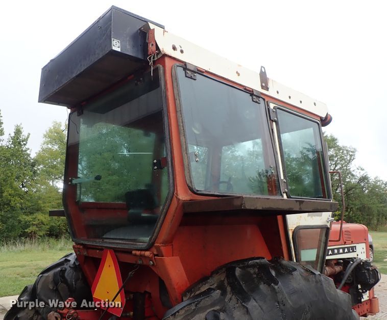 image for item DB7675 1967 Farmall 806 tractor