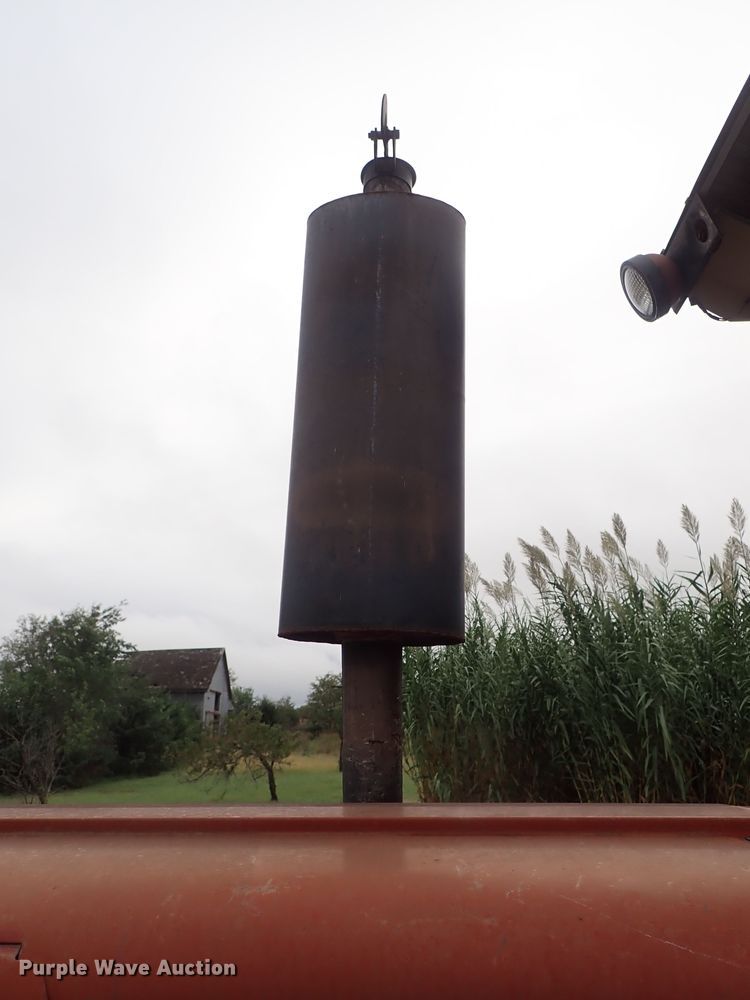 image for item DB7675 1967 Farmall 806 tractor