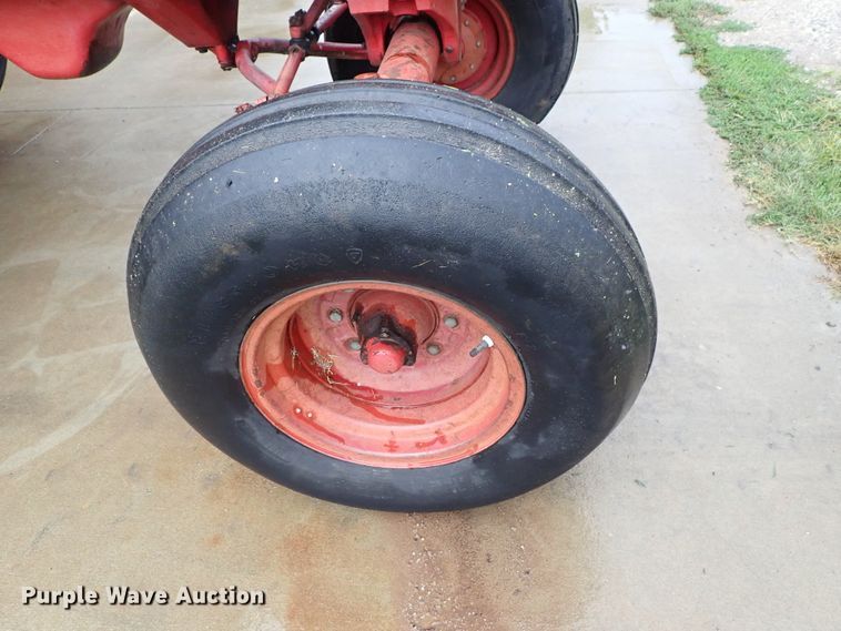 image for item DB7675 1967 Farmall 806 tractor