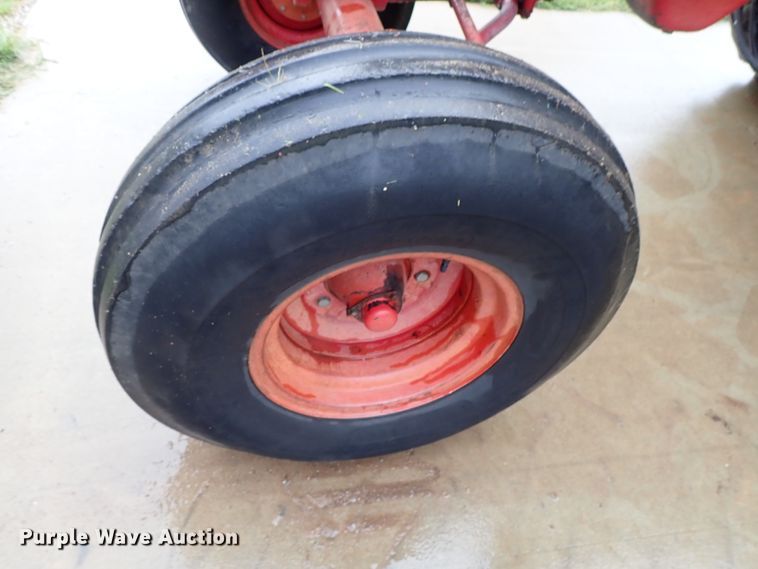 image for item DB7675 1967 Farmall 806 tractor