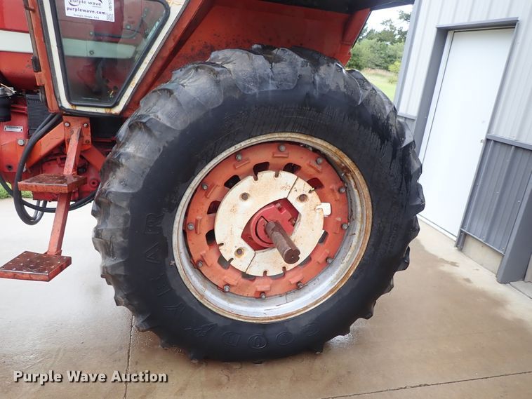 image for item DB7675 1967 Farmall 806 tractor