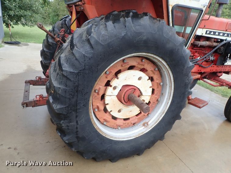 image for item DB7675 1967 Farmall 806 tractor