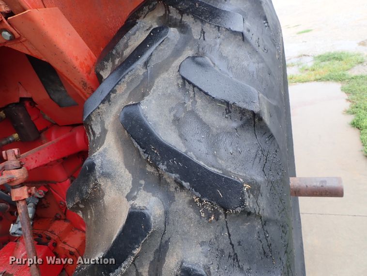 image for item DB7675 1967 Farmall 806 tractor