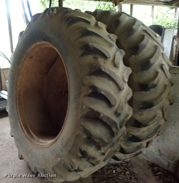 image for item DB7675 1967 Farmall 806 tractor