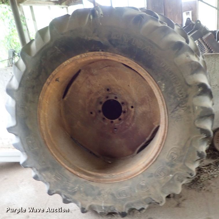 image for item DB7675 1967 Farmall 806 tractor