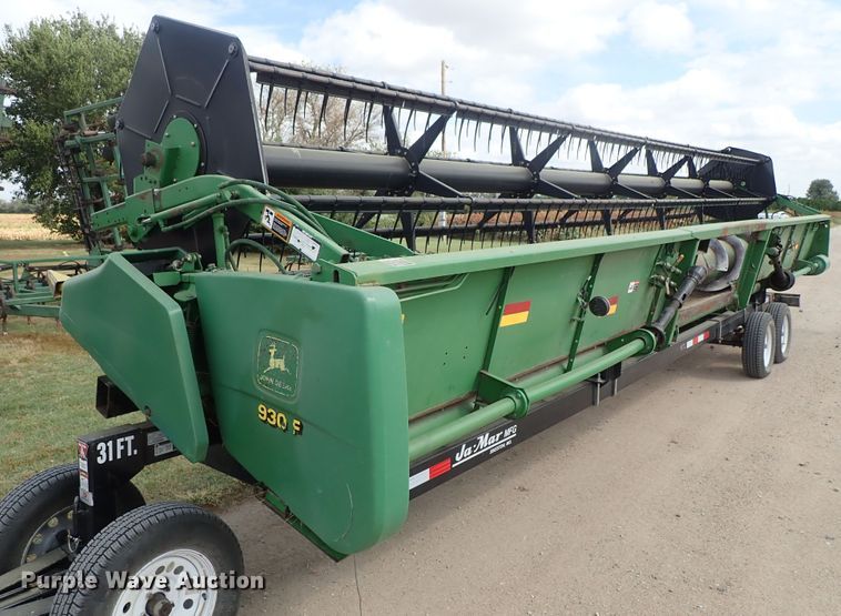 image for item DB7685 2000 John Deere 930F flex head