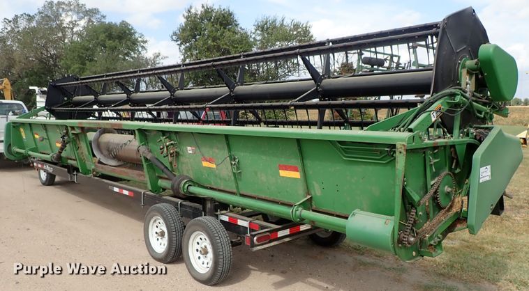 image for item DB7685 2000 John Deere 930F flex head