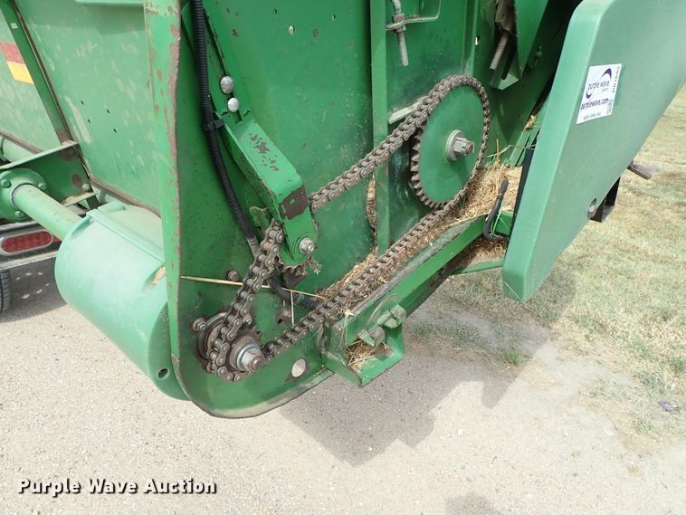 image for item DB7685 2000 John Deere 930F flex head