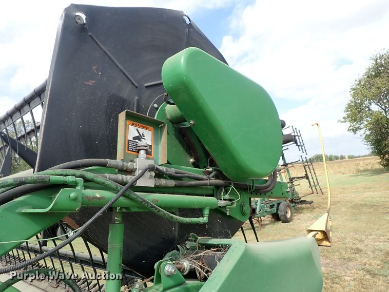 image for item DB7685 2000 John Deere 930F flex head