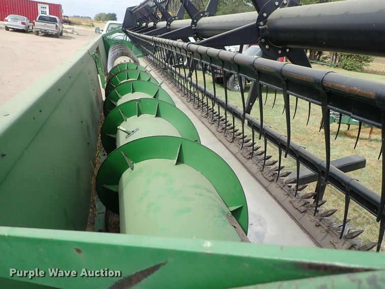 image for item DB7685 2000 John Deere 930F flex head