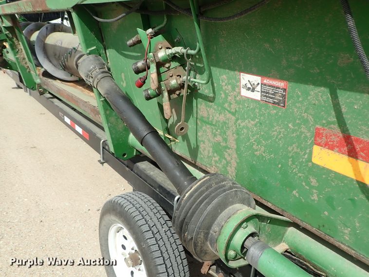 image for item DB7685 2000 John Deere 930F flex head