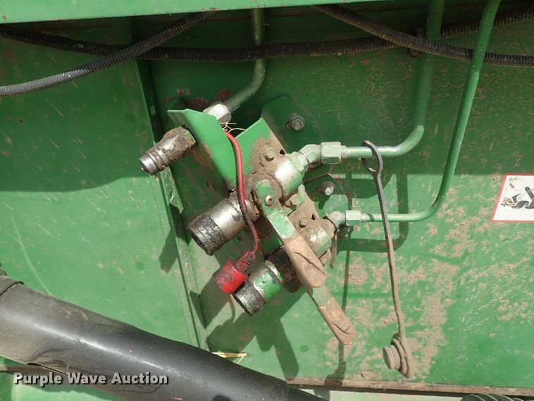 image for item DB7685 2000 John Deere 930F flex head