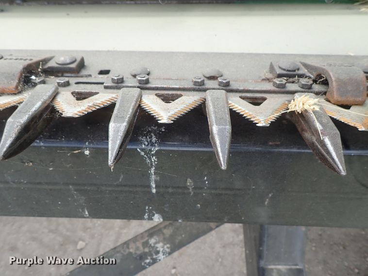 image for item DB7685 2000 John Deere 930F flex head