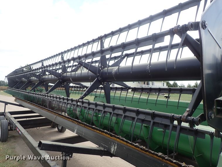 image for item DB7685 2000 John Deere 930F flex head