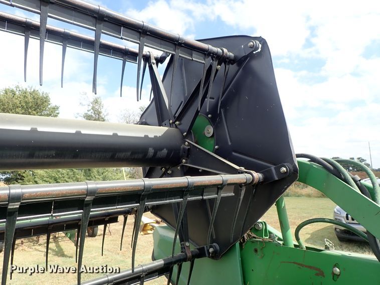 image for item DB7685 2000 John Deere 930F flex head