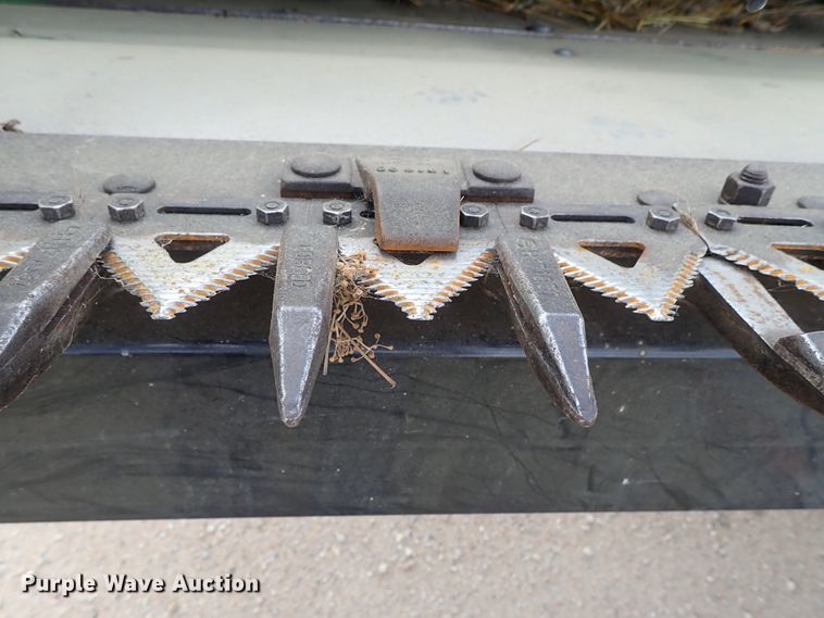 image for item DB7685 2000 John Deere 930F flex head