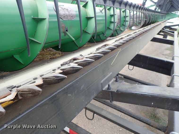 image for item DB7685 2000 John Deere 930F flex head