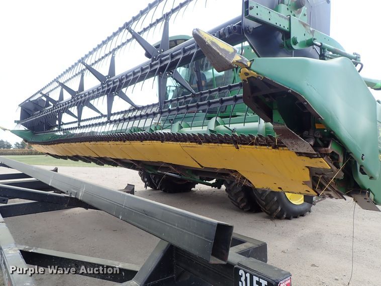 image for item DB7685 2000 John Deere 930F flex head