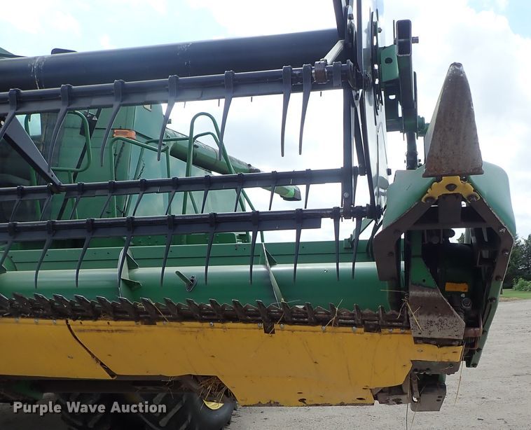 image for item DB7685 2000 John Deere 930F flex head
