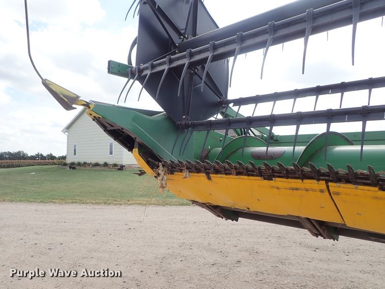 image for item DB7685 2000 John Deere 930F flex head