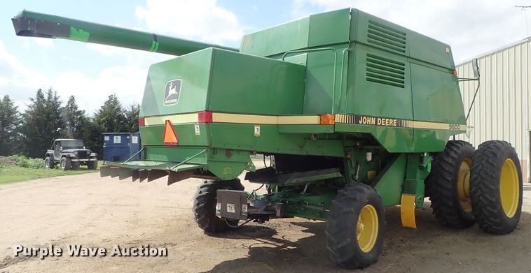 image for item DB7686 1990 John Deere 9600 combine