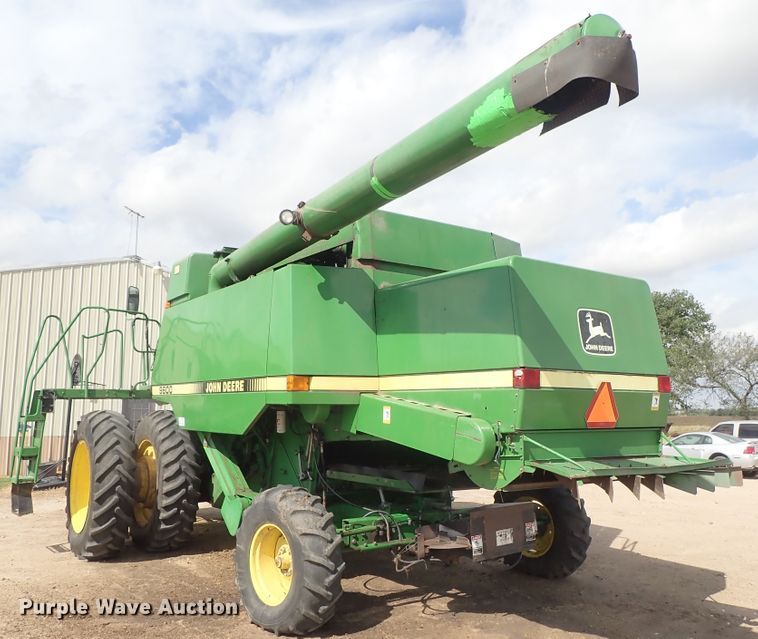 image for item DB7686 1990 John Deere 9600 combine