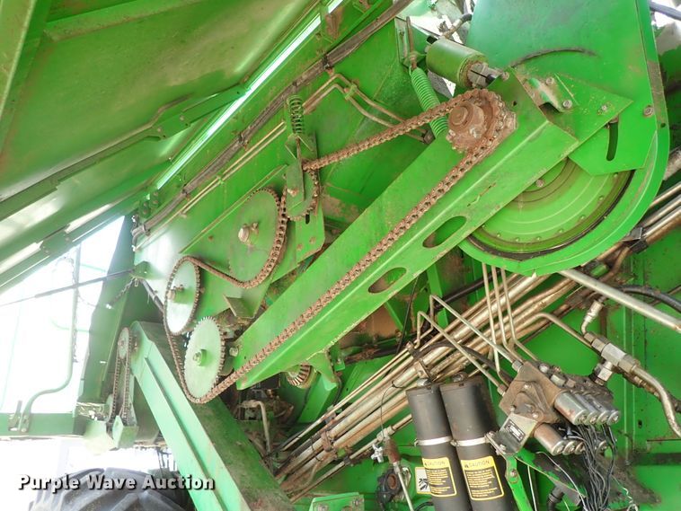 image for item DB7686 1990 John Deere 9600 combine
