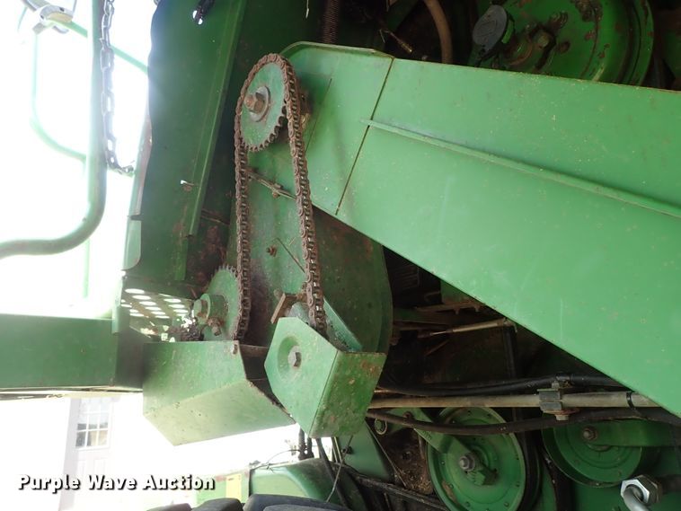 image for item DB7686 1990 John Deere 9600 combine