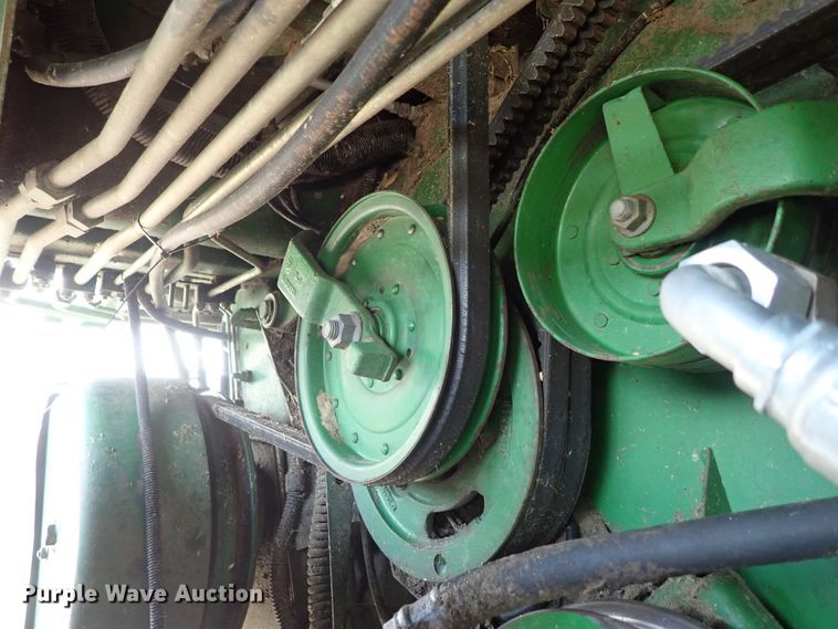 image for item DB7686 1990 John Deere 9600 combine