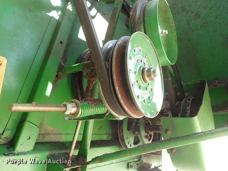 image for item DB7686 1990 John Deere 9600 combine
