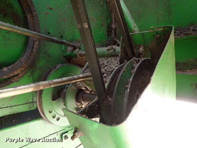 image for item DB7686 1990 John Deere 9600 combine