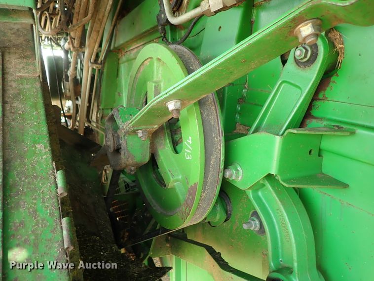 image for item DB7686 1990 John Deere 9600 combine