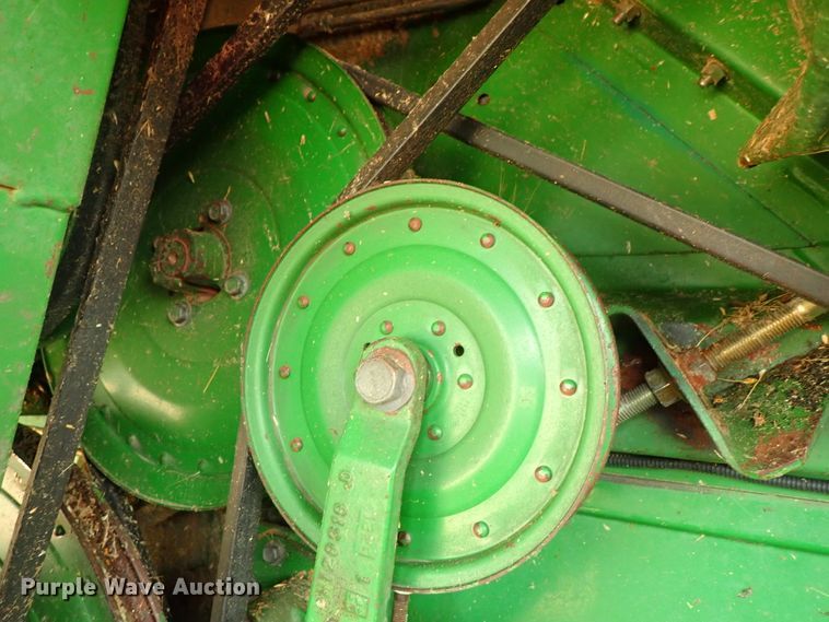 image for item DB7686 1990 John Deere 9600 combine