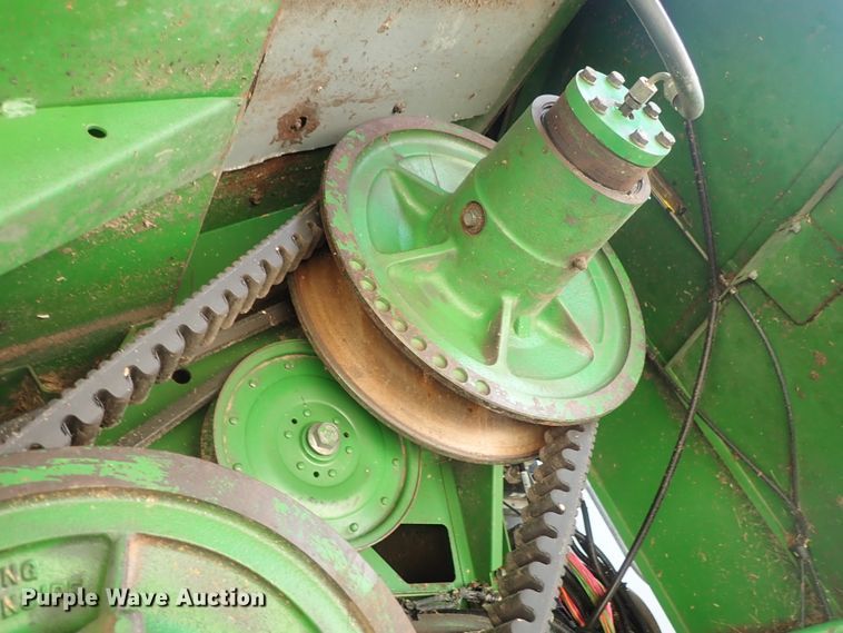 image for item DB7686 1990 John Deere 9600 combine